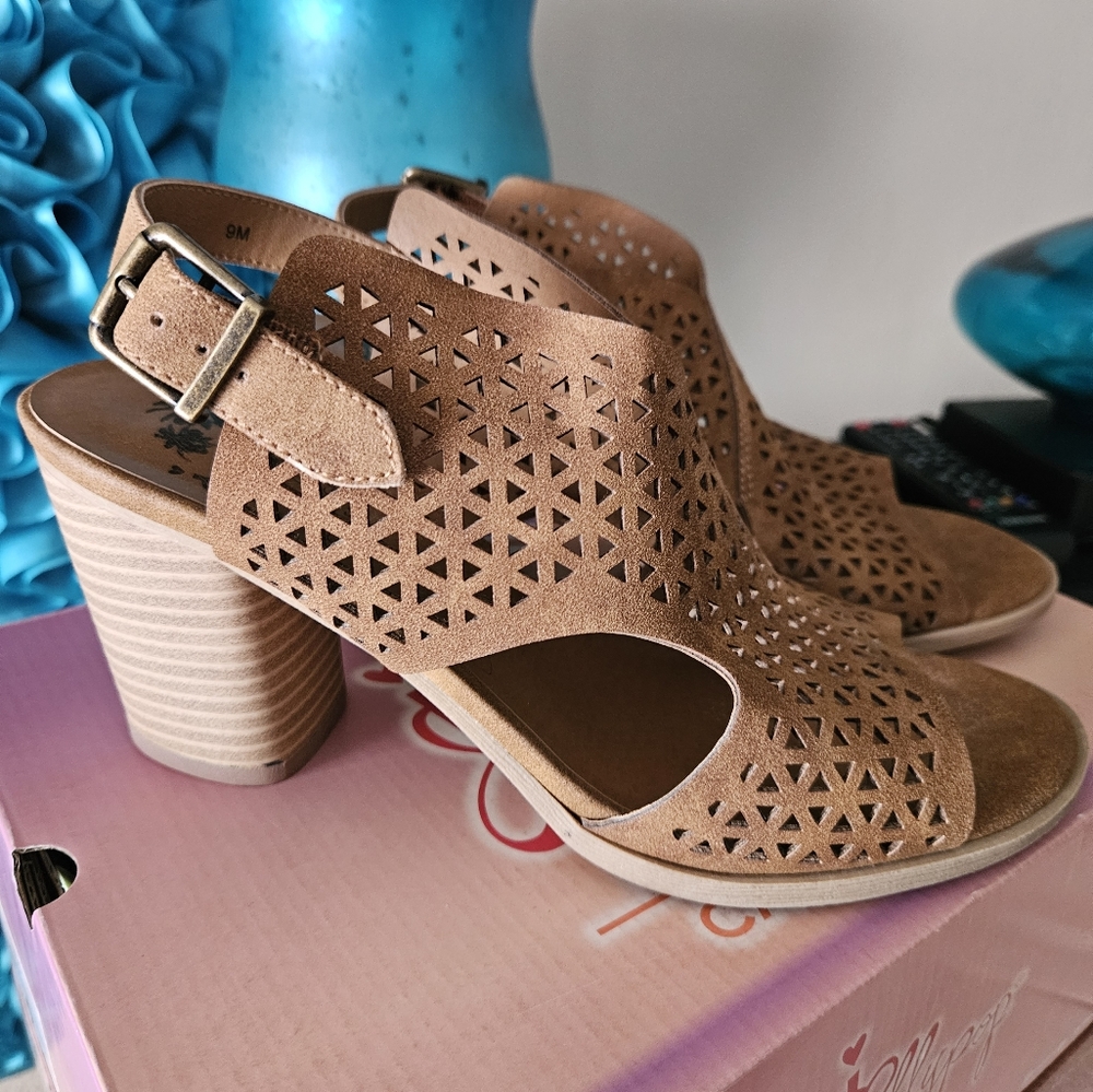 Shoes - Picture 3 of 5